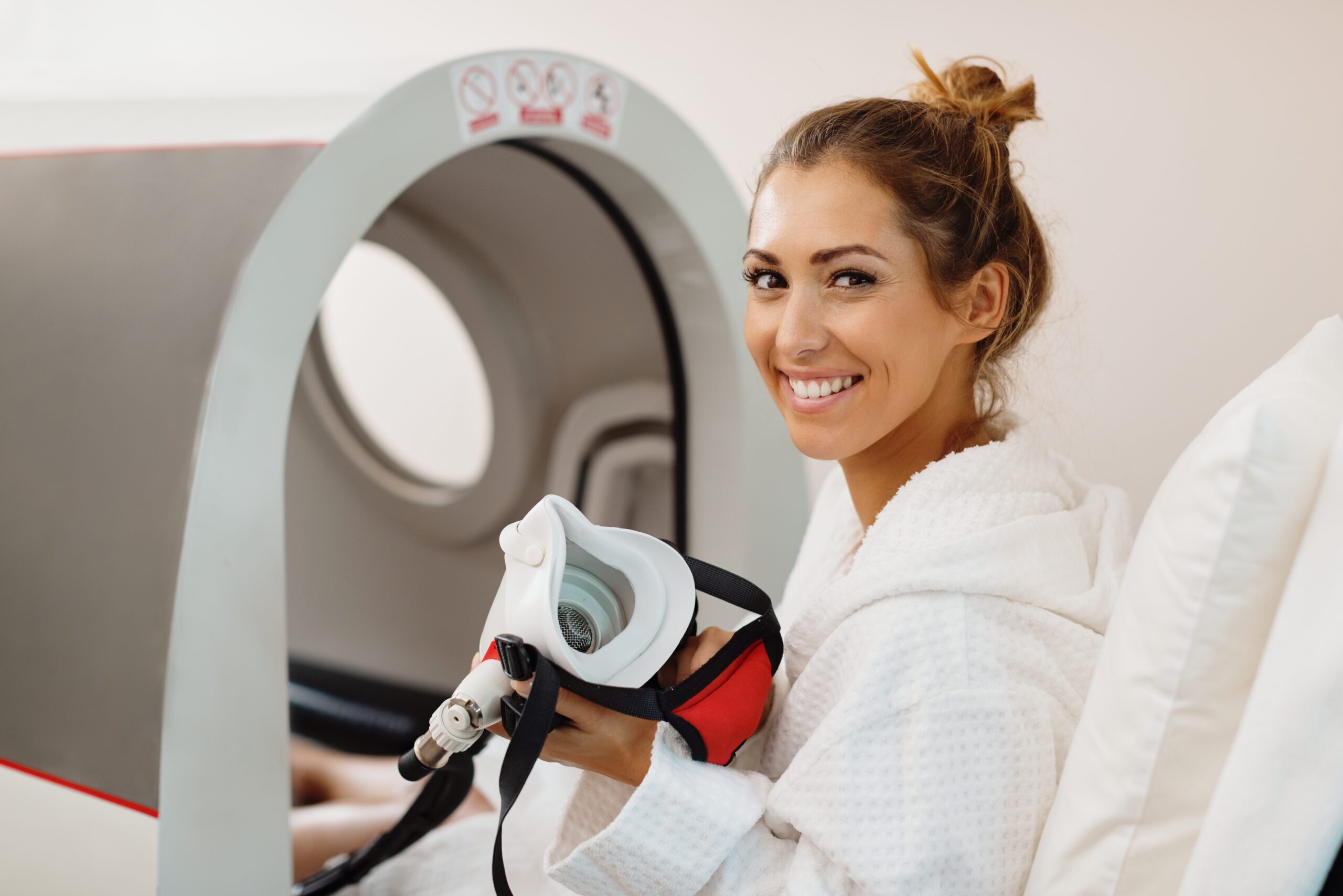 Young,Happy,Woman,Using,Oxygen,Mask,During,Hyperbaric,Oxygen,Therapy