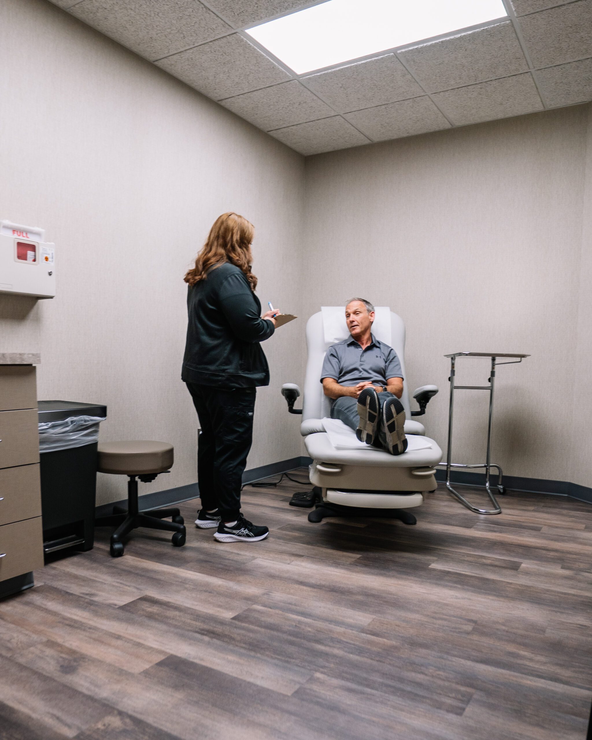 Patient meeting with nurse at IWC.
